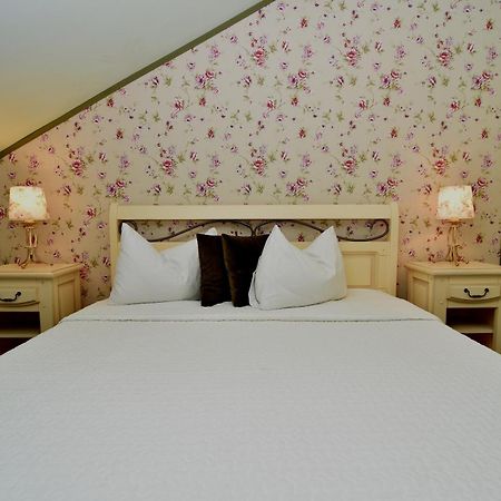 Boutique Vila White Duchess Navodari Exterior photo