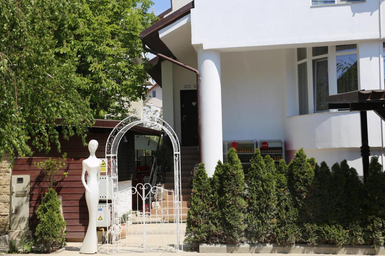 Boutique Vila White Duchess Navodari Exterior photo