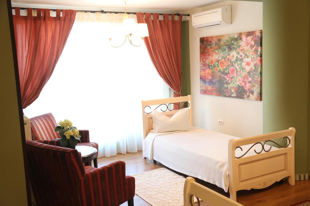 Boutique Vila White Duchess Navodari Exterior photo