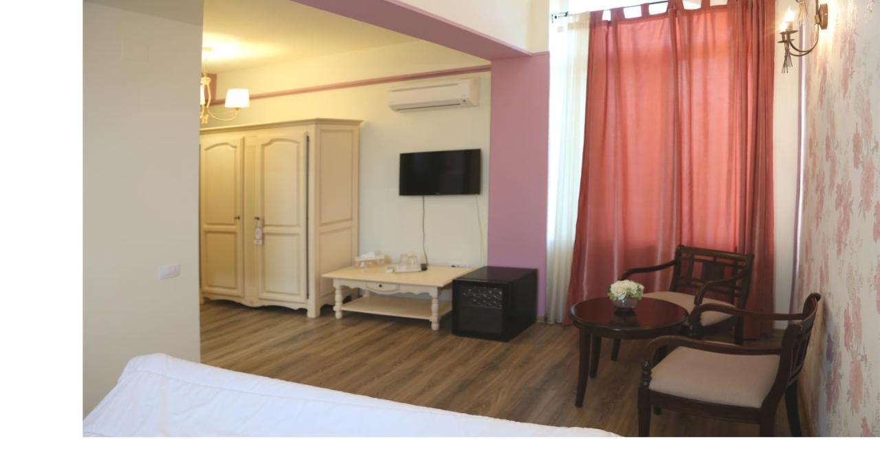 Boutique Vila White Duchess Navodari Exterior photo