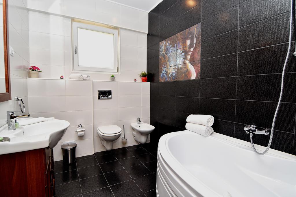 Boutique Vila White Duchess Navodari Exterior photo