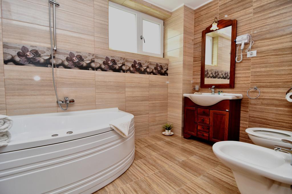Boutique Vila White Duchess Navodari Exterior photo